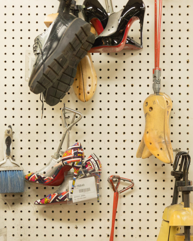 05 Artisanat Face A La Suconsommation LaBrie Constance LR 819x1024